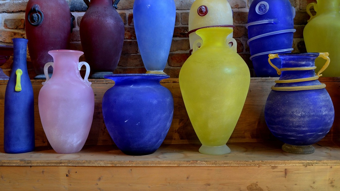 Vasi di vetro di Murano, vetro di Murano autentico, vasi di vetro di Murano moderni, vasi di vetro di Murano nell’Ex Chiesa di Santa Chiara, vasi vintage di vetro di Murano, vaso scavo di vetro di Murano, grande vaso di vetro di Murano